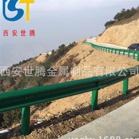 绿色喷塑高速公路护栏板 甘肃镀锌钢板高速公路波形护栏