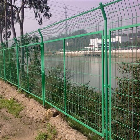 河南高速公路浸塑护栏网 飞机场用高强度刺丝护栏网